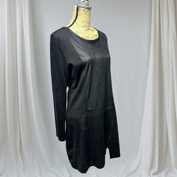 127 - Mia Soana Black Dress - Picture 3 of 15